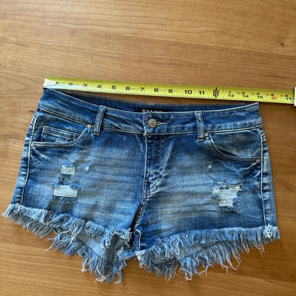 Wax Jean Denim Cutoffs in Medium Rinse (Size Medium) - Picture 4 of 6